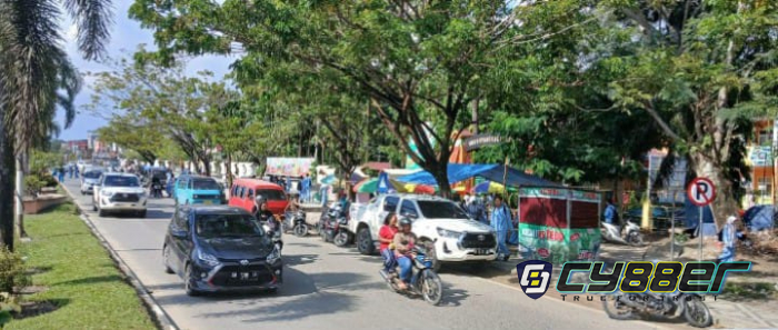 Kondisi Jalintim Pelalawan, Berubah Fungsi jadi Taman Kenangan, dan Halte Bus Karyawan RAPP, Timbulkan Macet